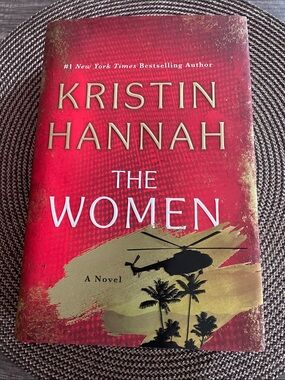 Kristin Hannah - The Women (Red & Gold Cover)